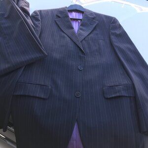 Men pisnctripe suit . Made in Canada. Medium. Waist 32.